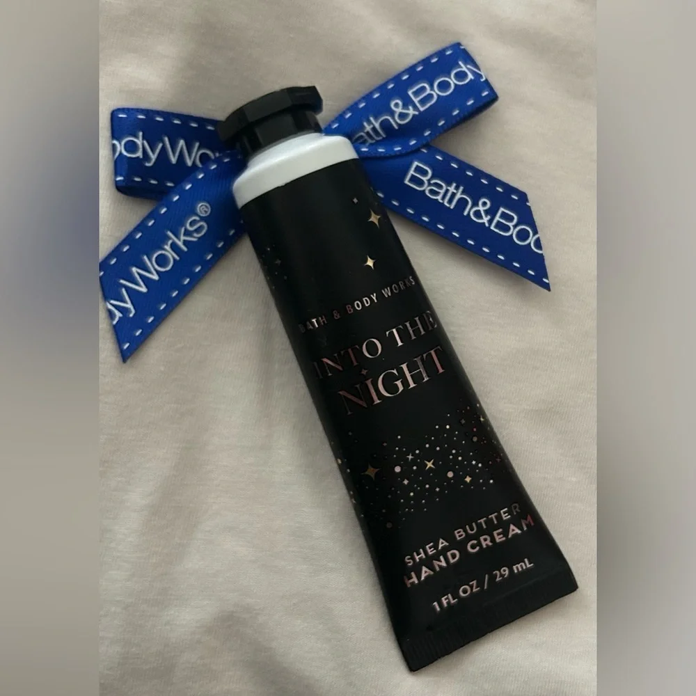 BATH BODY WORKS Into the night Hand cream NEW